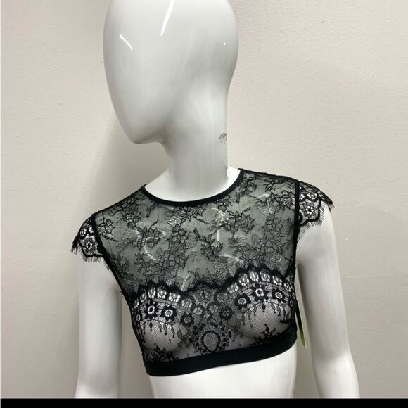 Sam Edelman cropped Lace Top with built-in Bra in Black lace and back keyhole - Picture 4 of 6
